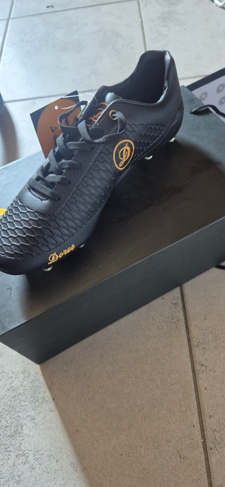 Nieuwe Dores voetbalschoenen - Zwart/Goud, Ophalen of Verzenden, Nieuw, Schoenen