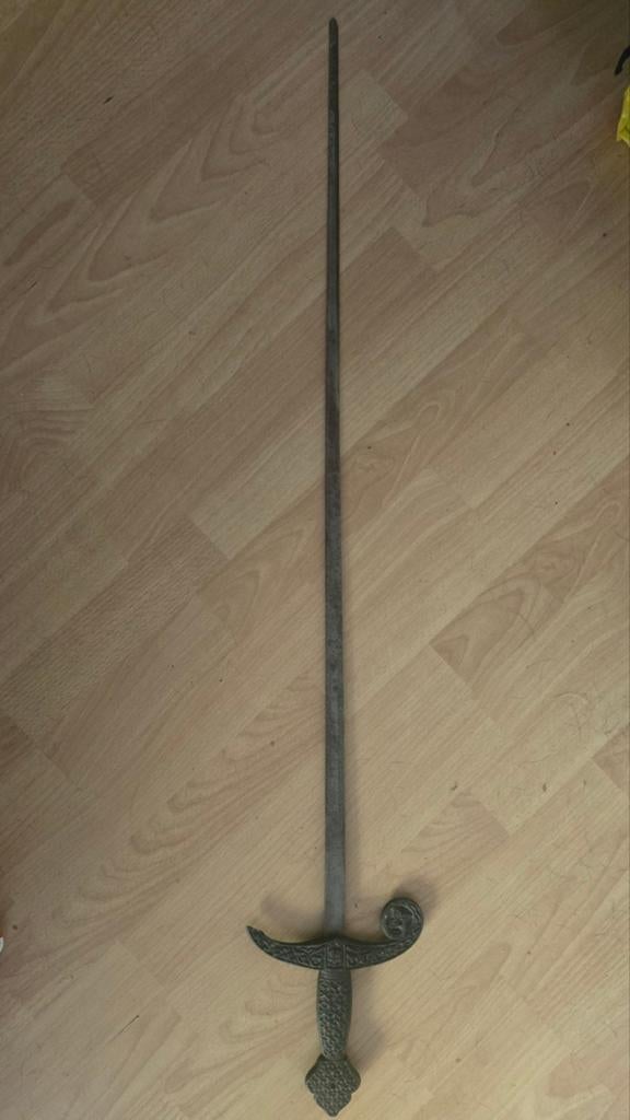 Decoratief Zwaard met Gedetailleerd Handvat, Verzamelen, Ophalen of Verzenden, Overige soorten, Overige gebieden, Zwaard of Sabel