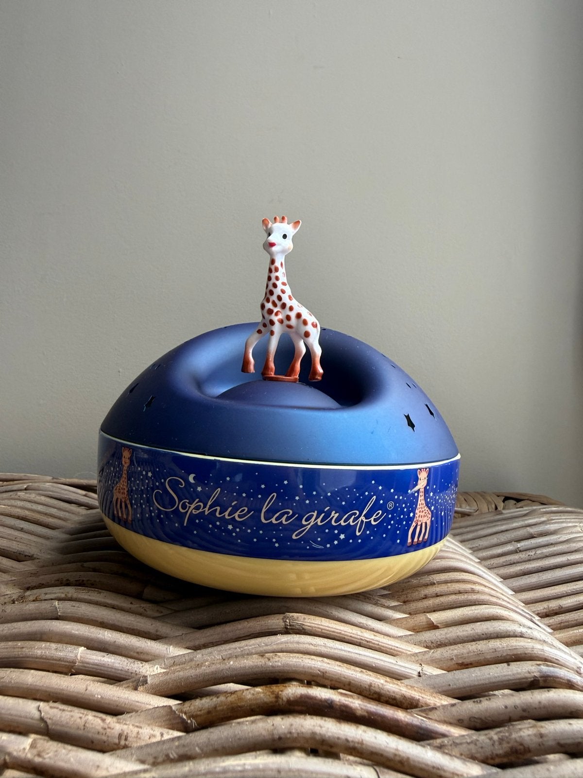 Sophie de giraf sterrenprojector met muziek - blauw/geel, Ophalen, Zo goed als nieuw
