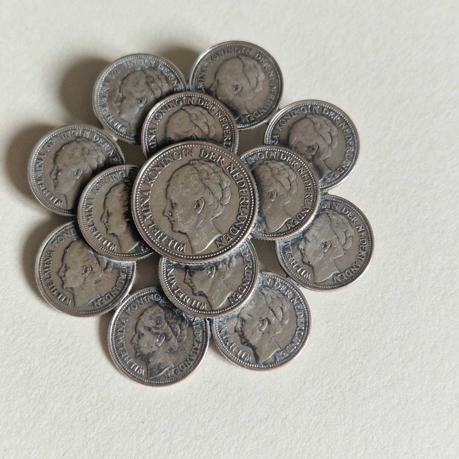 zilveren munten broche, Ophalen of Verzenden