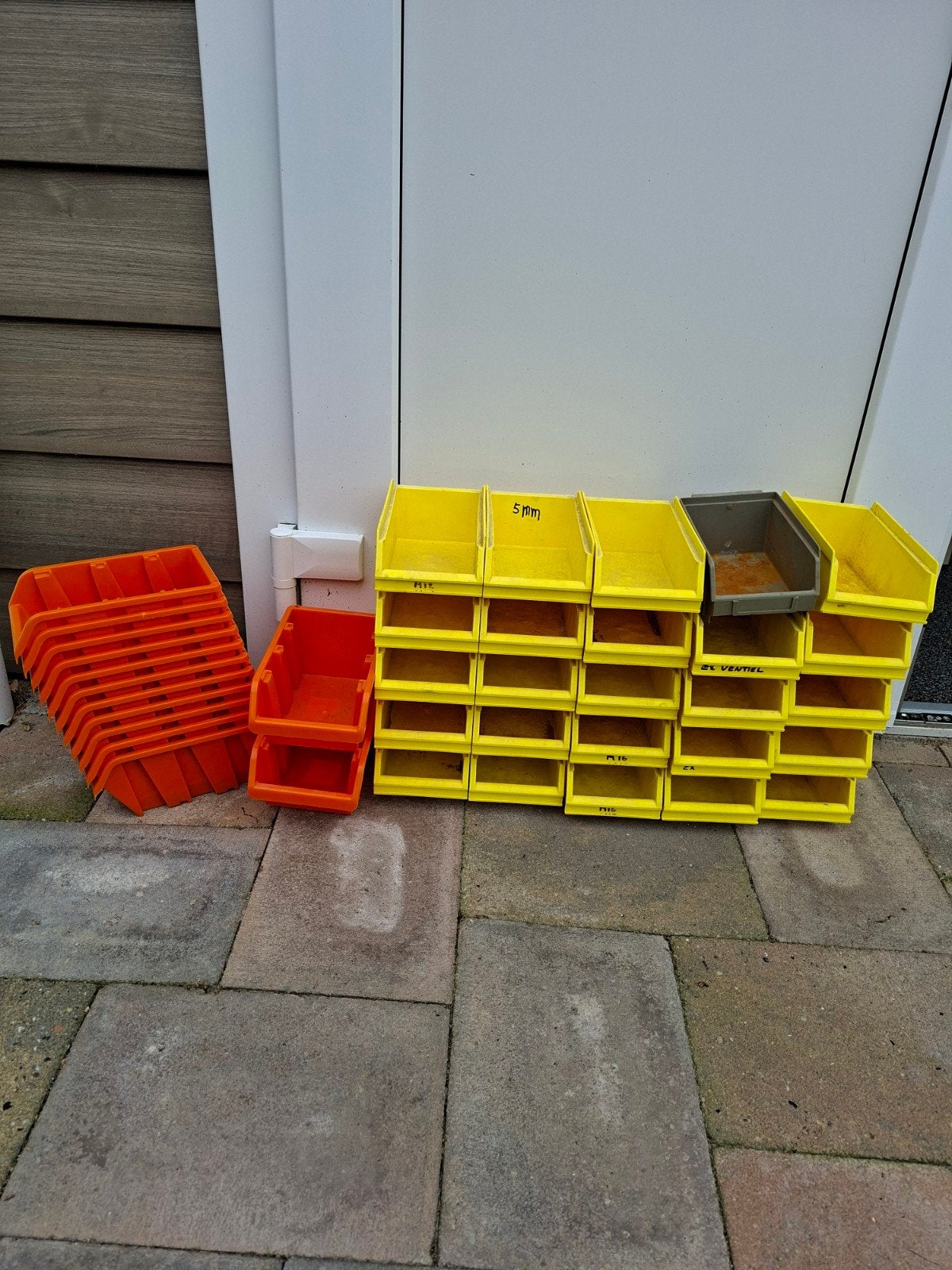 Stapel sorteerbakken - 24x geel, 1x grijs, 13x oranje, Gebruikt, Minder dan 50 cm, Ophalen of Verzenden, Minder dan 40 cm