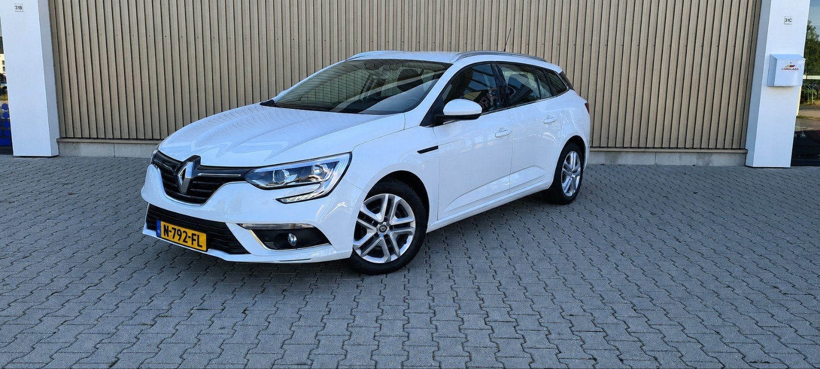 Renault Mégane 1.2 Energy TCe 130pk 2017 Wit, Auto's, Voorwielaandrijving, 4 cilinders, Handgeschakeld, 19 km/l