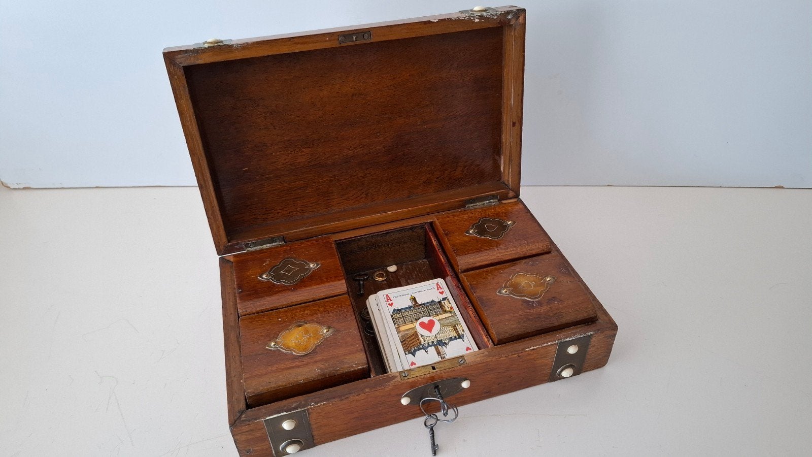 Antieke houten speelkist met fiches en kaarten, Ophalen of Verzenden