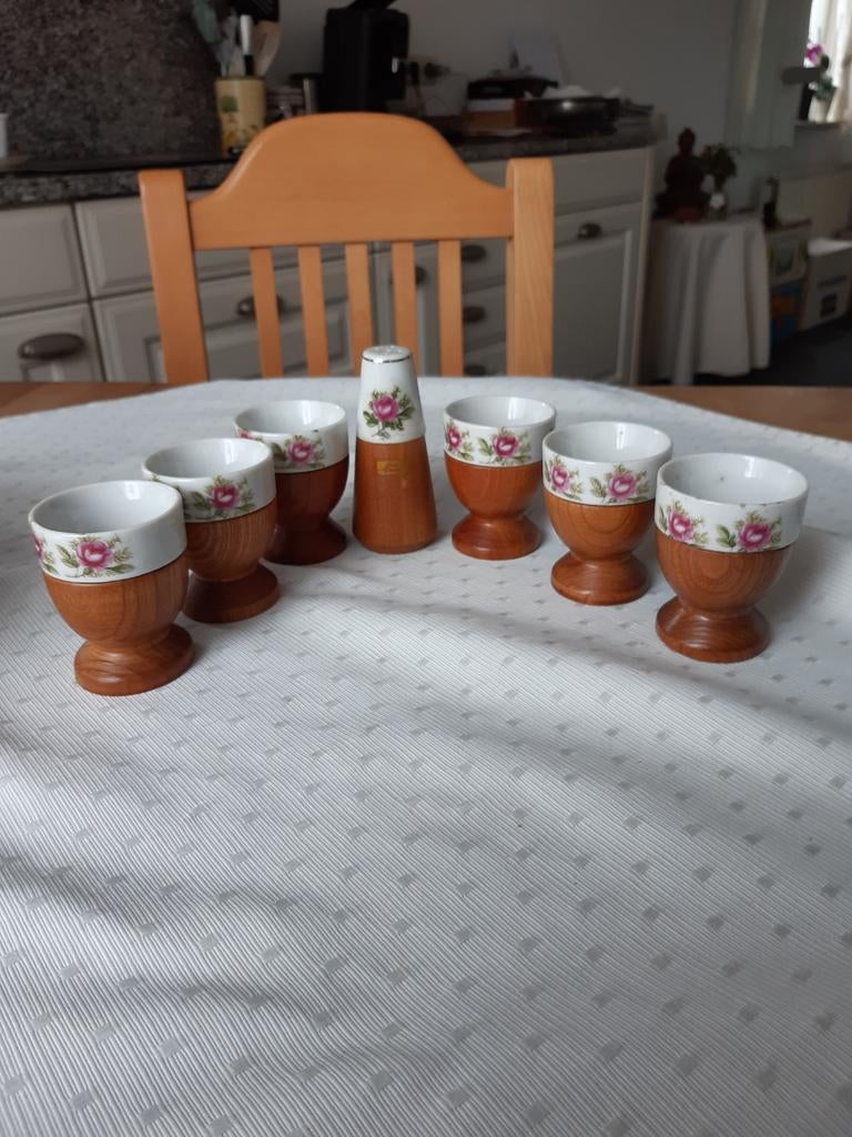 Set van 6 eierdopjes met zoutvaatje - Hout en porselein, Ophalen of Verzenden