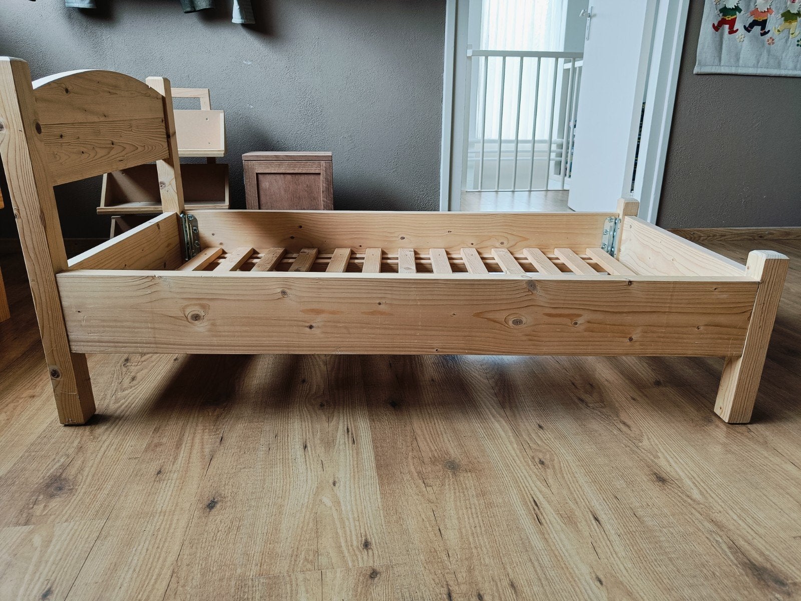 Nieuw handgemaakt kinderbedje 121x58,5cm, Ophalen, Nieuw, Lattenbodem, Minder dan 140 cm