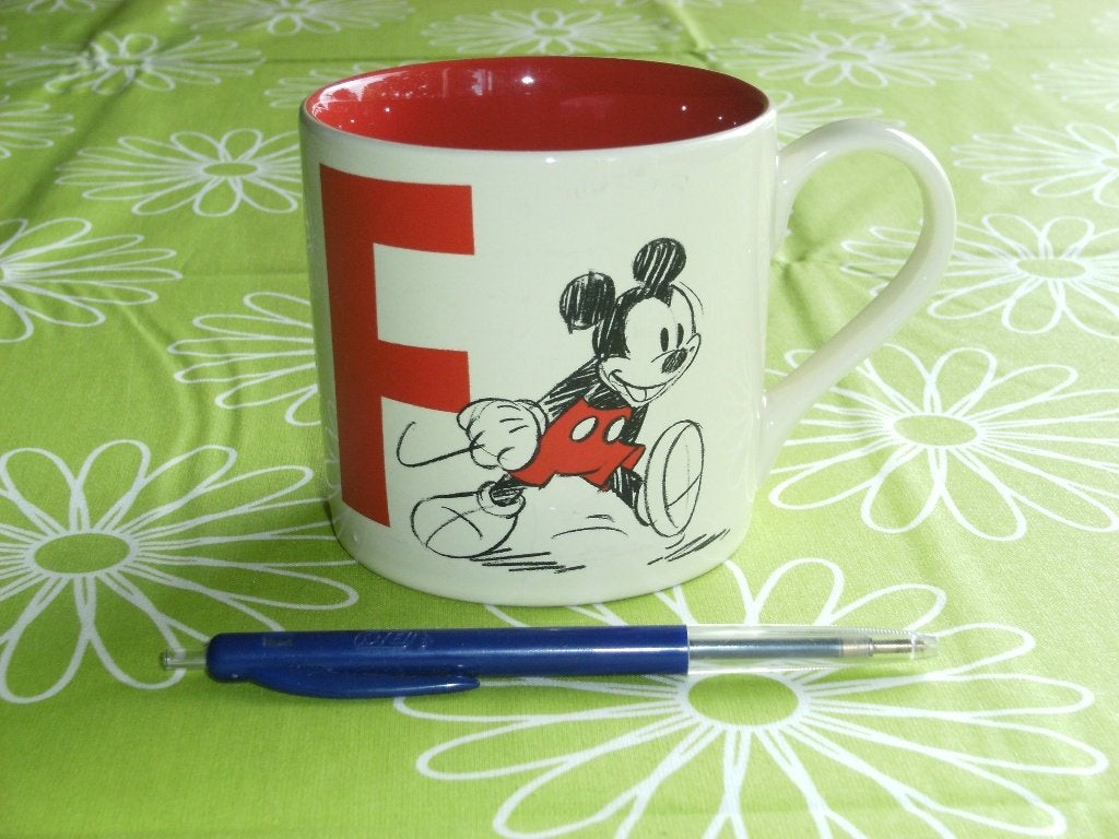 Mok Mickey Mouse Disneyland Parijs - Letter F, Ophalen of Verzenden, Mickey Mouse, Gebruikt, Servies