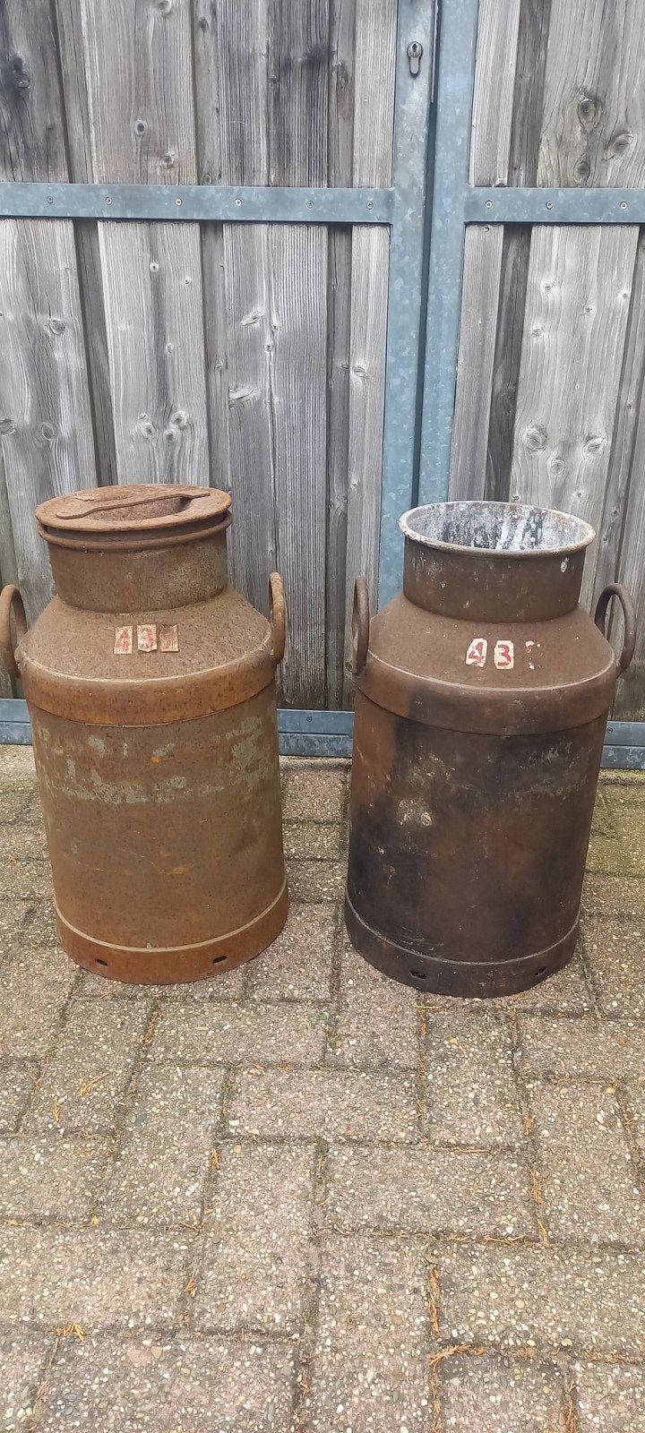 2 Antieke vintage ijzeren Melkbussen - carbid bus dikbuik, Ophalen of Verzenden