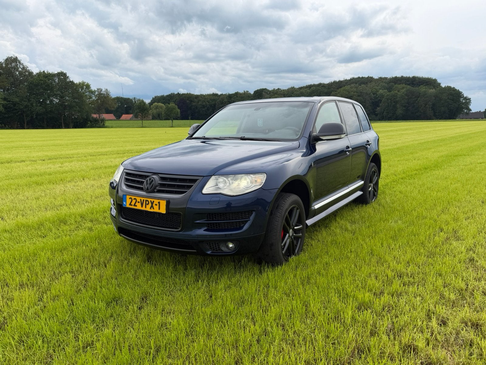 VW Touareg 3.0 TDI V6 Individual Grijs Kenteken Youngtimer, Auto's, Bestelauto's, Automaat, LED verlichting, Leder en Stof, Bruin