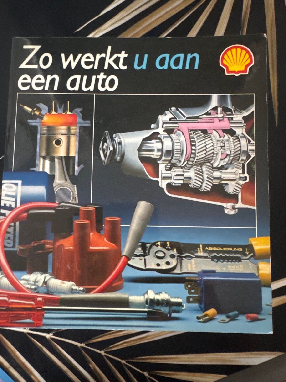 Boek: Zo werkt u aan een auto - Shell handleiding, Boeken, Ophalen of Verzenden, Gelezen, Algemeen