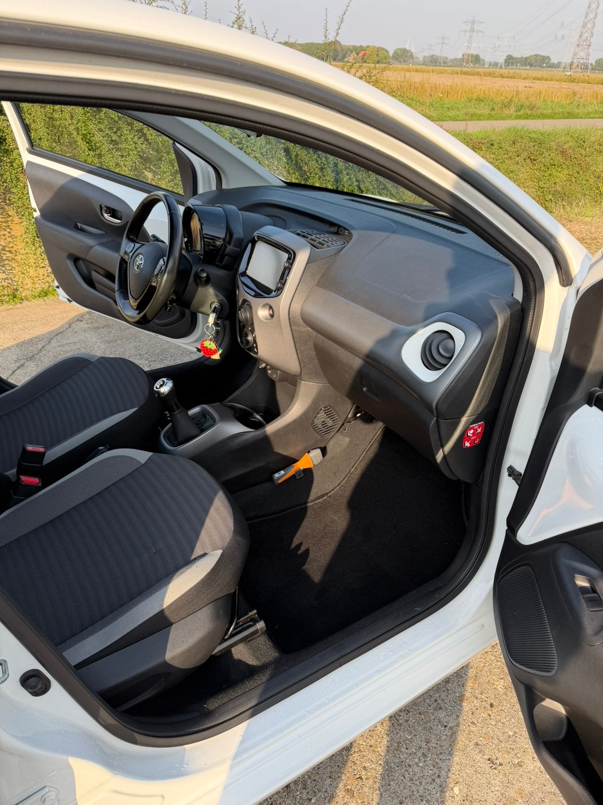 Foto 18 van Toyota Aygo 1.0 Vvt-i X-Play 5D 2018 Wit camera