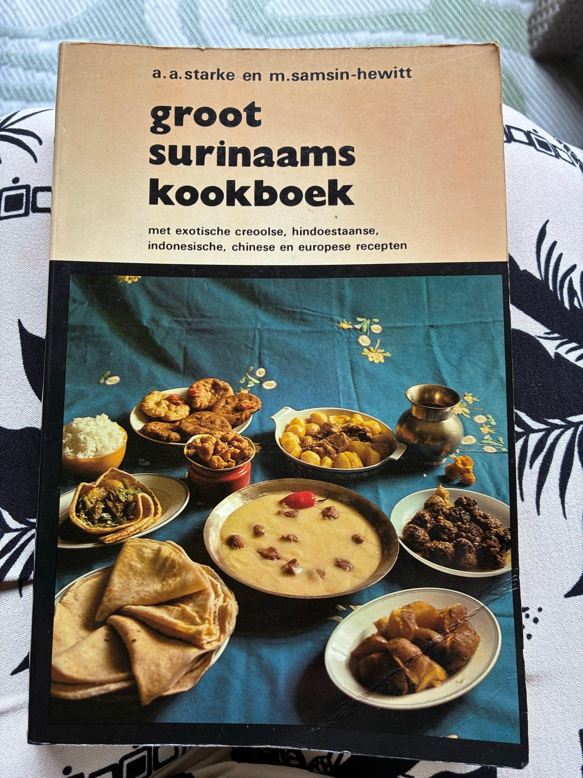 Groot Surinaams Kookboek - A.A. Starke & M.Samsin-Hewitt, Boeken, Kookboeken, Gelezen, Voorgerechten en Soepen, Ophalen of Verzenden