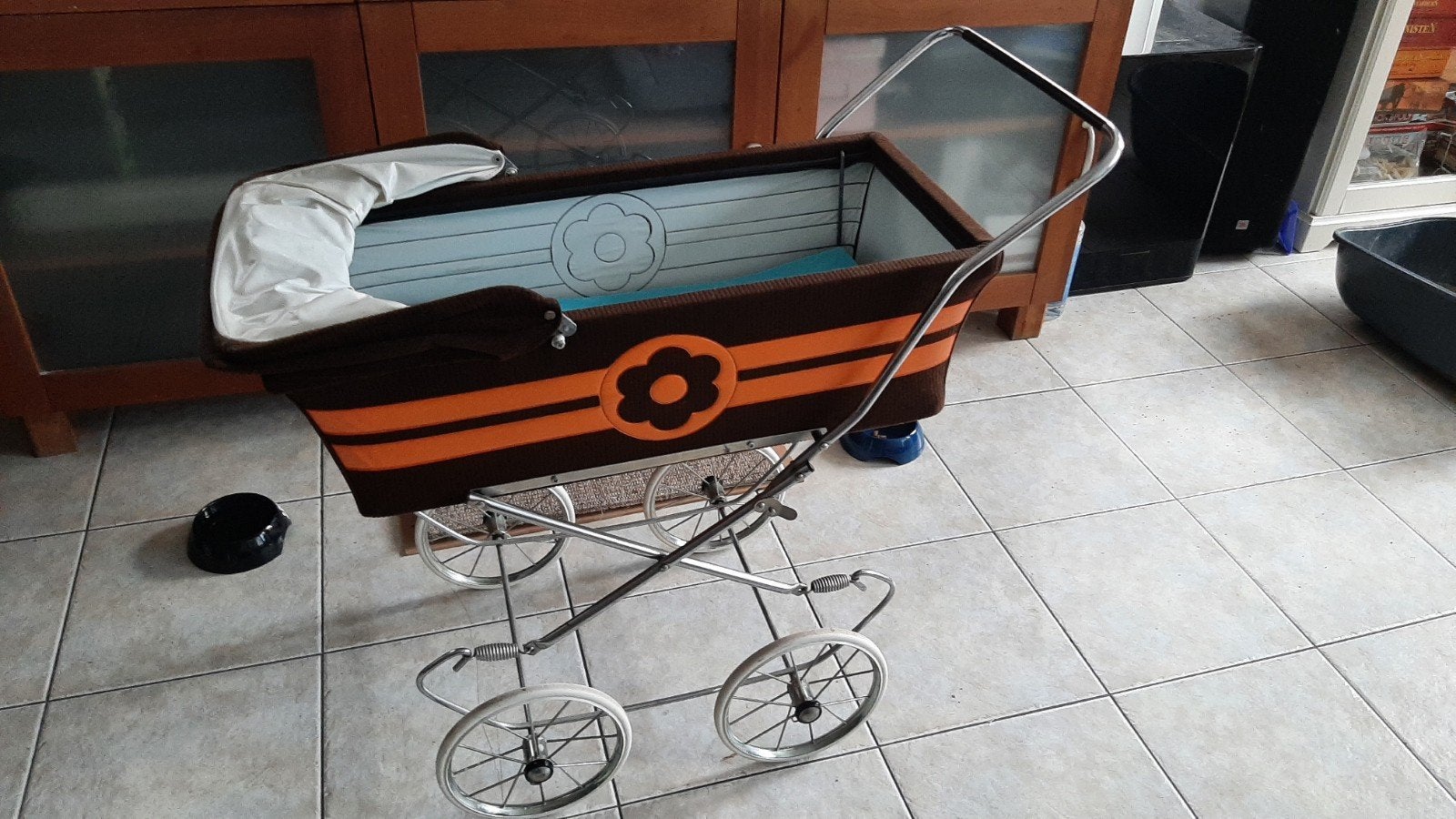 Poppenwagen uit jaren 70.., Ophalen, Gebruikt, Pop