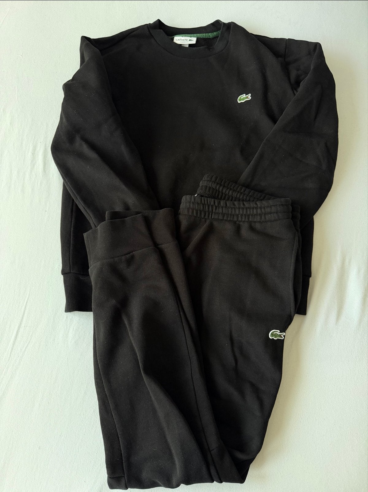 Lacoste Trainingspak Zwart - Trui (S) & Broek (L), Ophalen of Verzenden, Gedragen, Overige maten, Zwart