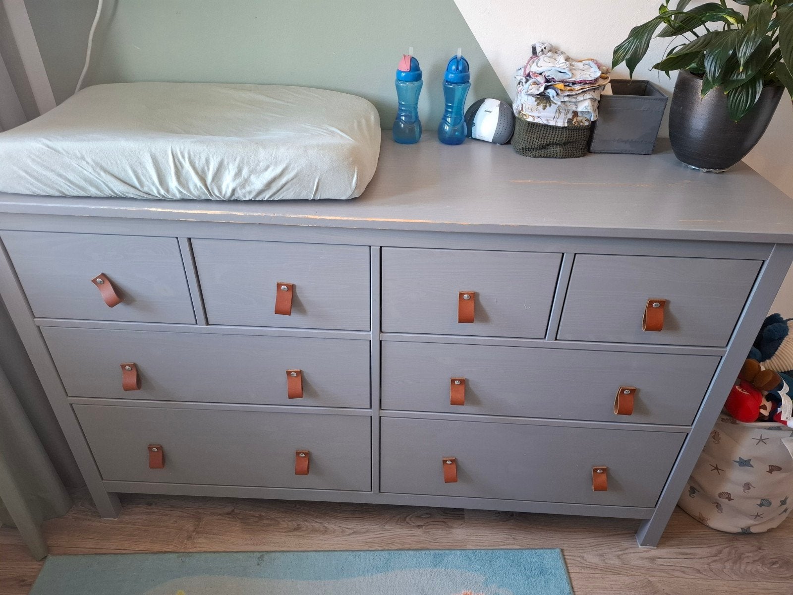 IKEA kast/commode met custom lederen greepjes, Huis en Inrichting, Kasten | Ladekasten, Ophalen, Gebruikt, 100 tot 150 cm, 5 laden of meer