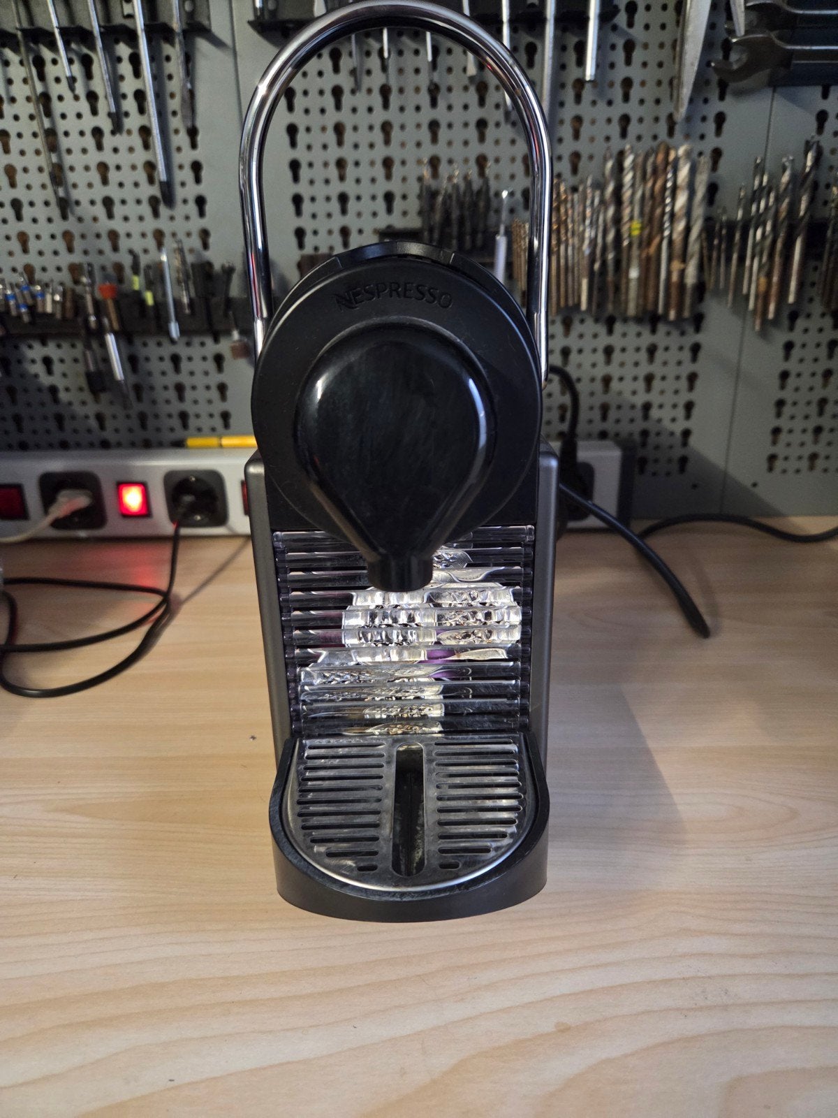 Krups Nespresso koffiemachine met cups, Ophalen, Gebruikt, Koffiemachine, Koffiepads en cups