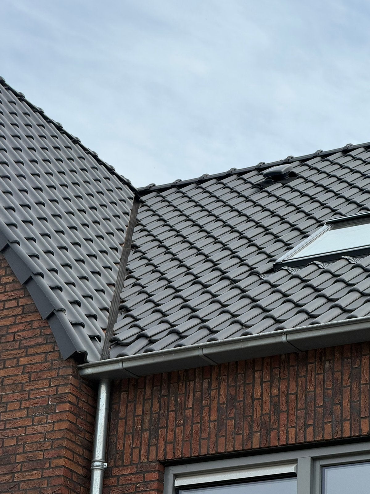 50 stuks dakpannen van nieuwbouwhuis, Doe-het-zelf en Verbouw, Ophalen, Steen of Klei, Zo goed als nieuw, 15 m² of meer