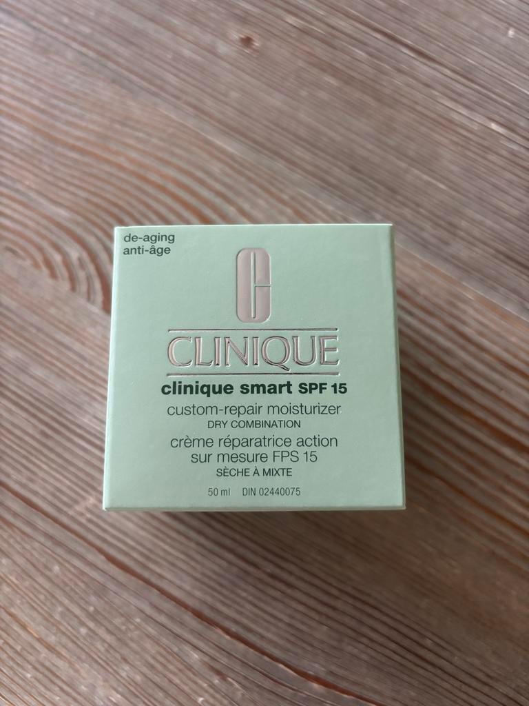 Clinique Smart SPF 15 Moisturizer - Nieuw!, Sieraden, Tassen en Uiterlijk, Uiterlijk | Gezichtsverzorging, Ophalen of Verzenden