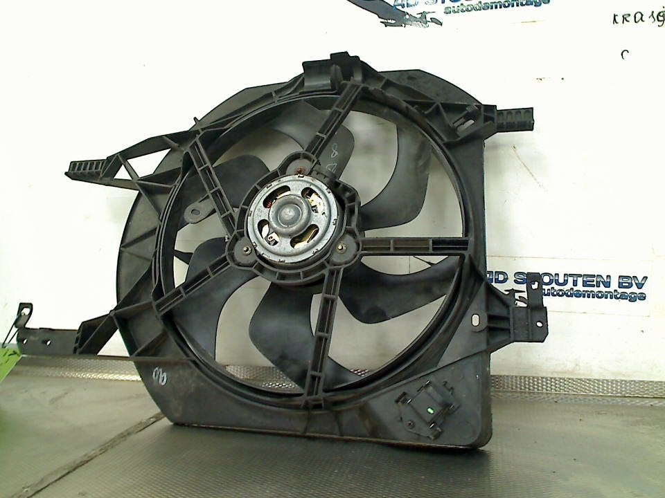 Koelventilator Renault Trafic New (FL) 2008 8200151873e, Gebruikt, Renault Deutschland AG, Dialog.deutschland@renault.de, Peter-Huppertz-Straße 5, Köln 51063, , Duitsland