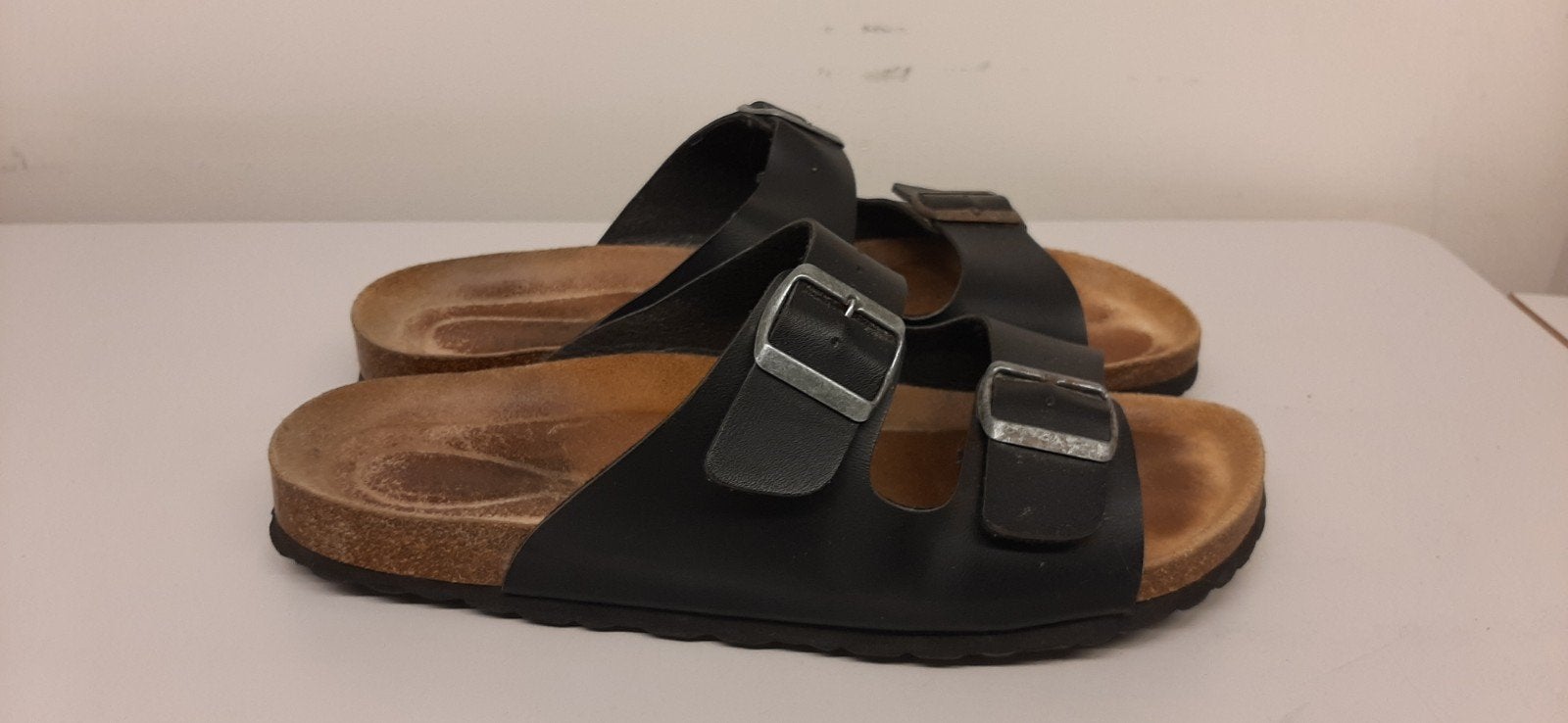 Slippers met kurkvoetbed - Maat 44, Slippers, Verzenden, Zwart, Gedragen