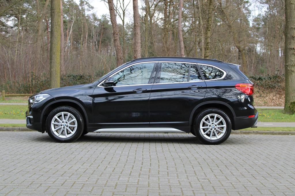 BMW X1 xDrive20i X-Line, Leer, Navi, LED, Trekhaak, Sportsto, 1998 cc, Gebruikt, Euro 6, 2000 kg