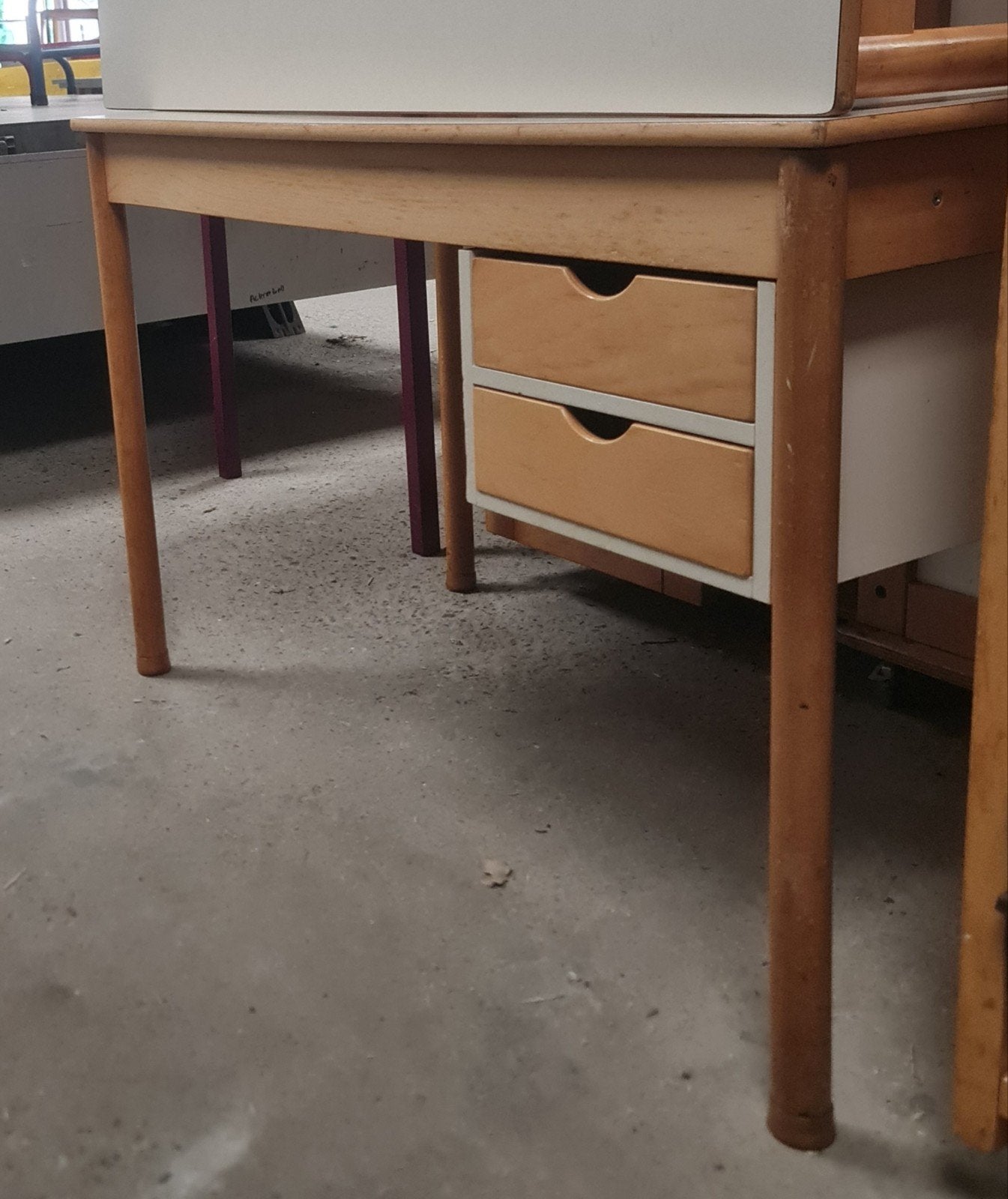 Schoolbureau. Schilte. Met 1 laden., Huis en Inrichting, Ophalen, 120 cm, Hout, Schoolbureau