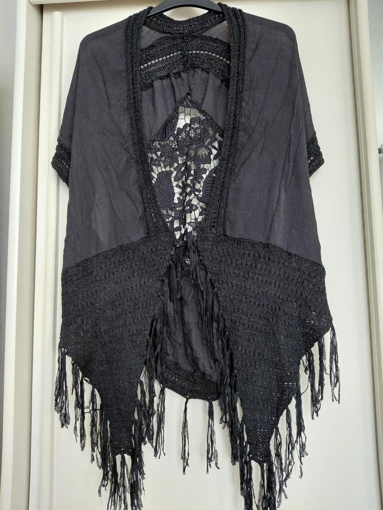 Zwarte kimono met franjes en kant, Kleding | Dames, Truien en Vesten, Maat 38/40 (M), Zwart, Ophalen of Verzenden, Onbekend