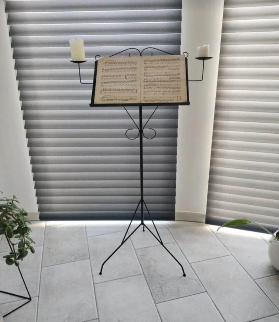 Zwarte muziekstandaard, Ophalen