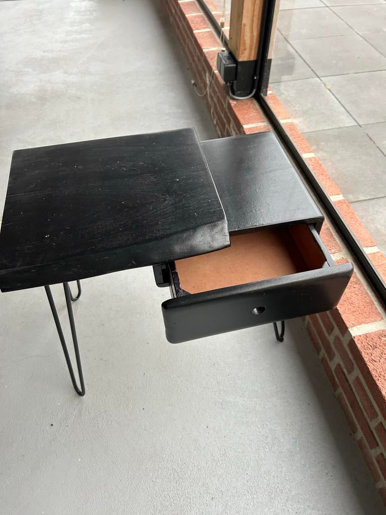 Zwart bijzettafeltje met lade, Minder dan 55 cm, Gebruikt, Rechthoekig, Hout