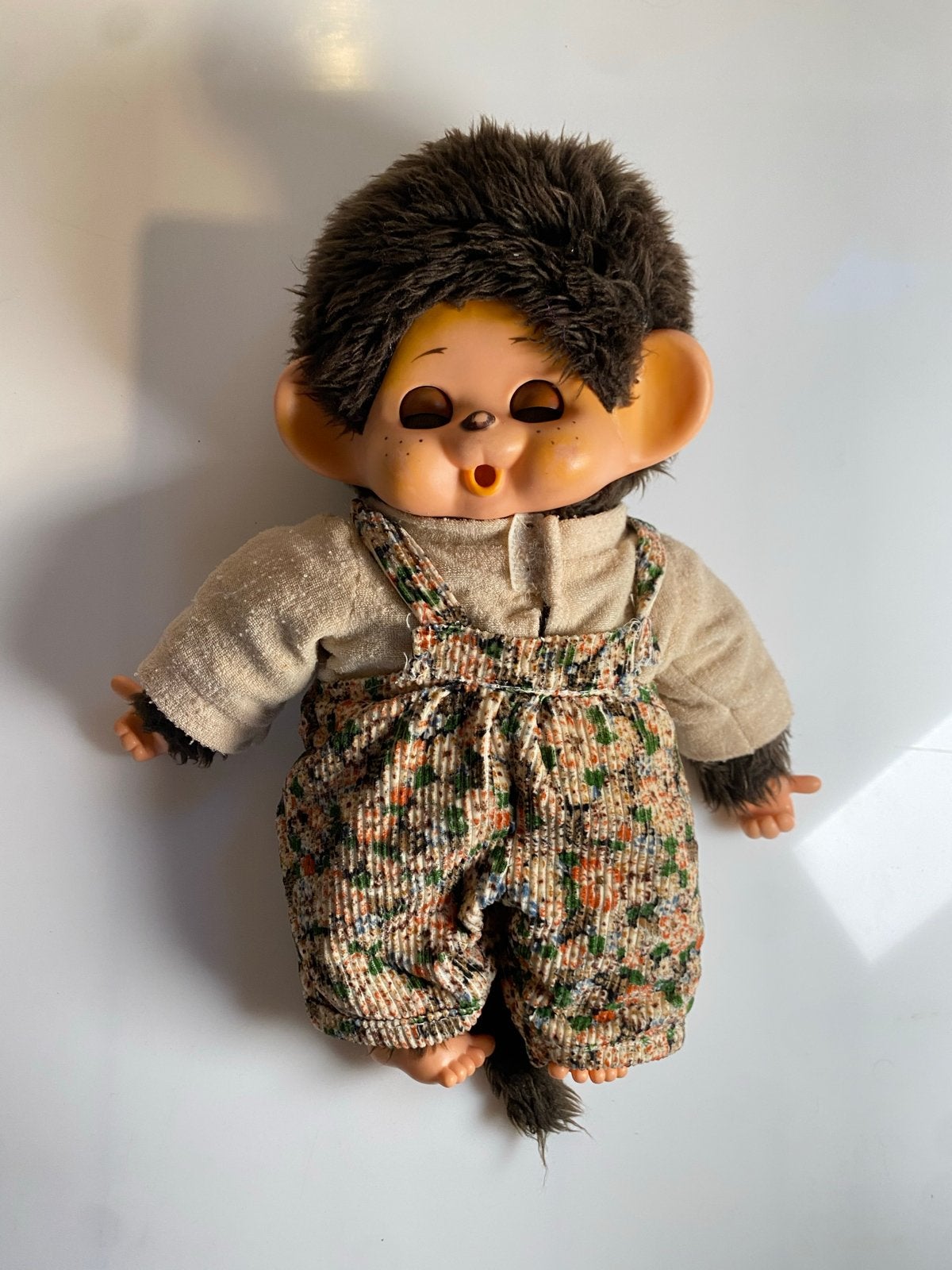 Vintage  monchhichi pop met kleding - 30 cm, Ophalen of Verzenden, Gebruikt, Overige typen