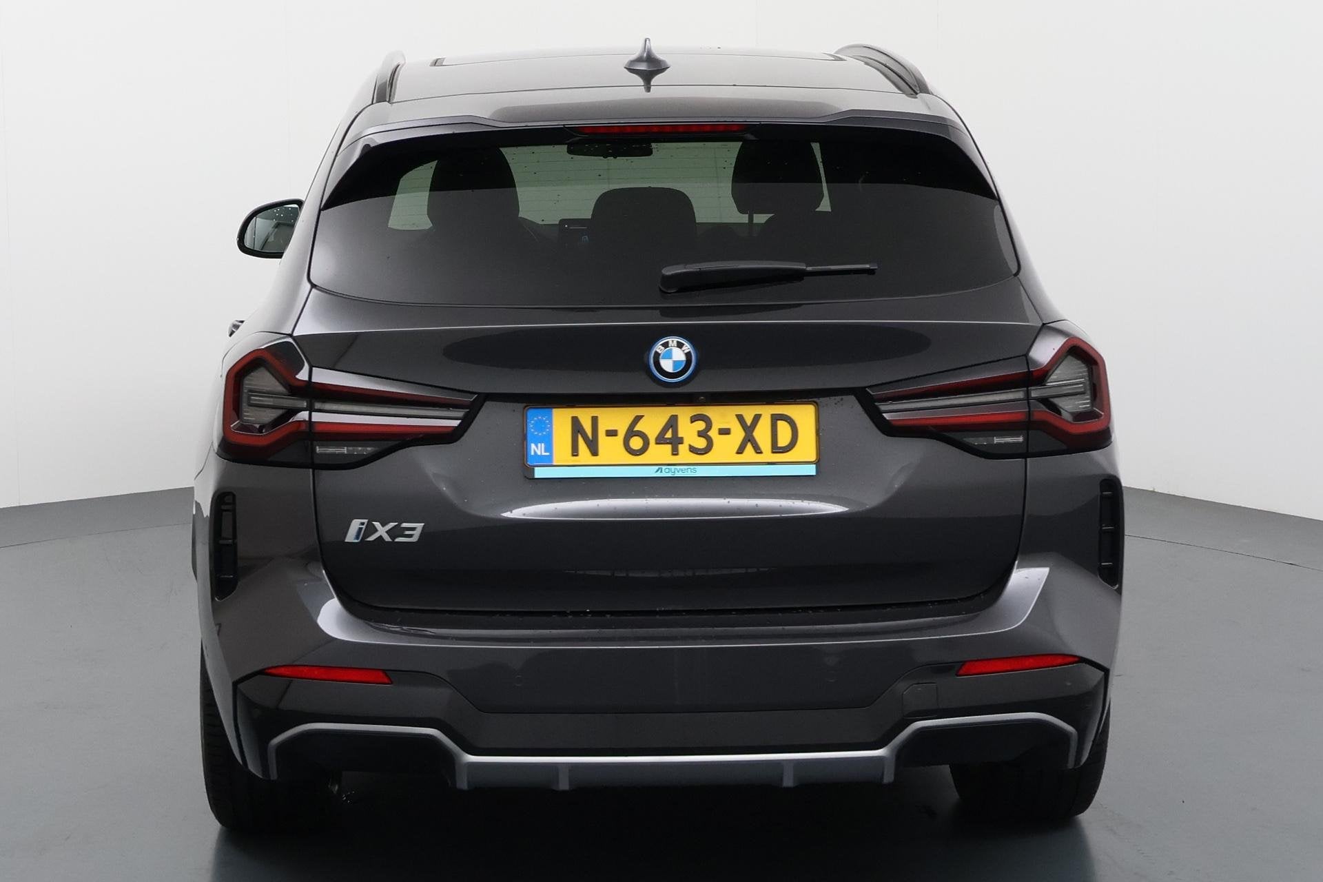 Foto 8 van BMW iX3 Executive 80 kWh Elektrisch rijden met stijl en een