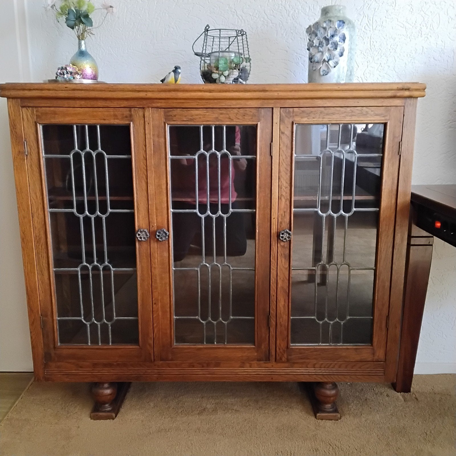Antieke eiken vitrine of boekenkast met glas-in-lood deuren, Ophalen
