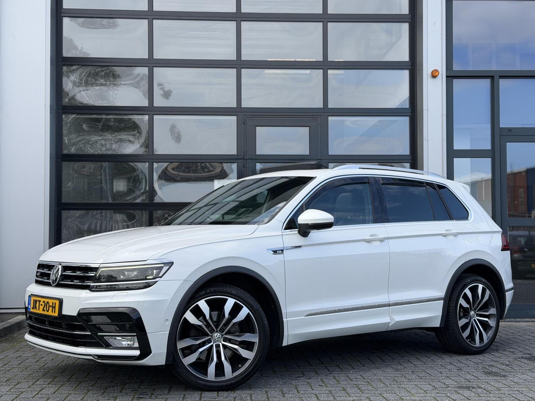 Volkswagen Tiguan 2.0 TSI 4Motion R-Line / PANO / HUD / LUXE