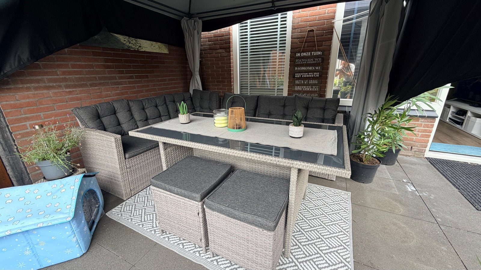 MOET WEG!!! | Loungebank met eettafel en kussens, Tuin en Terras, Tuinsets en Loungesets, Ophalen, Gebruikt, Meer dan 8 zitplaatsen