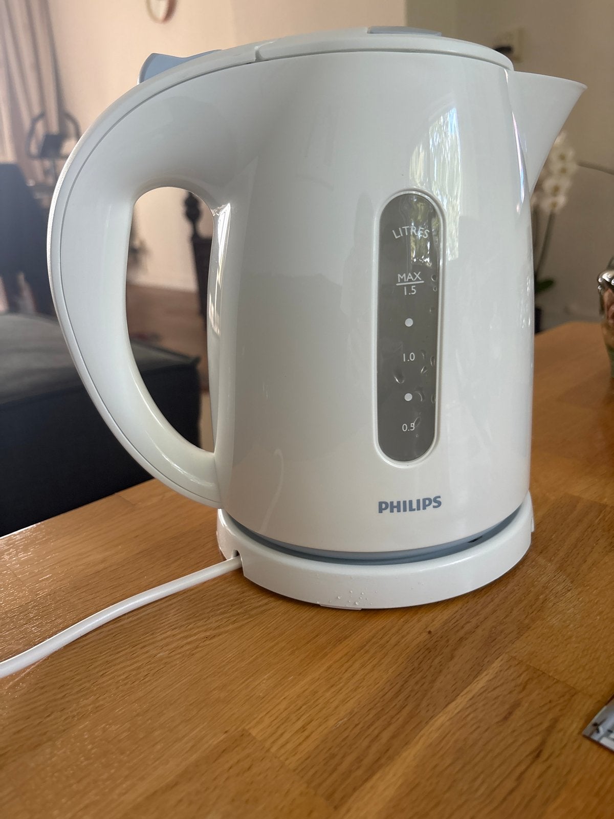 Philips waterkoker - Wit, 1.5 liter, 1 tot 2 liter, Ophalen, Gebruikt, Draadloos