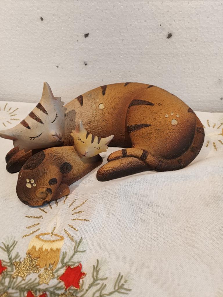 Vintage Artforum beeldjes: slapende kat met kitten, Ophalen of Verzenden, Zo goed als nieuw, Hond of Kat, Beeldje of Figuurtje
