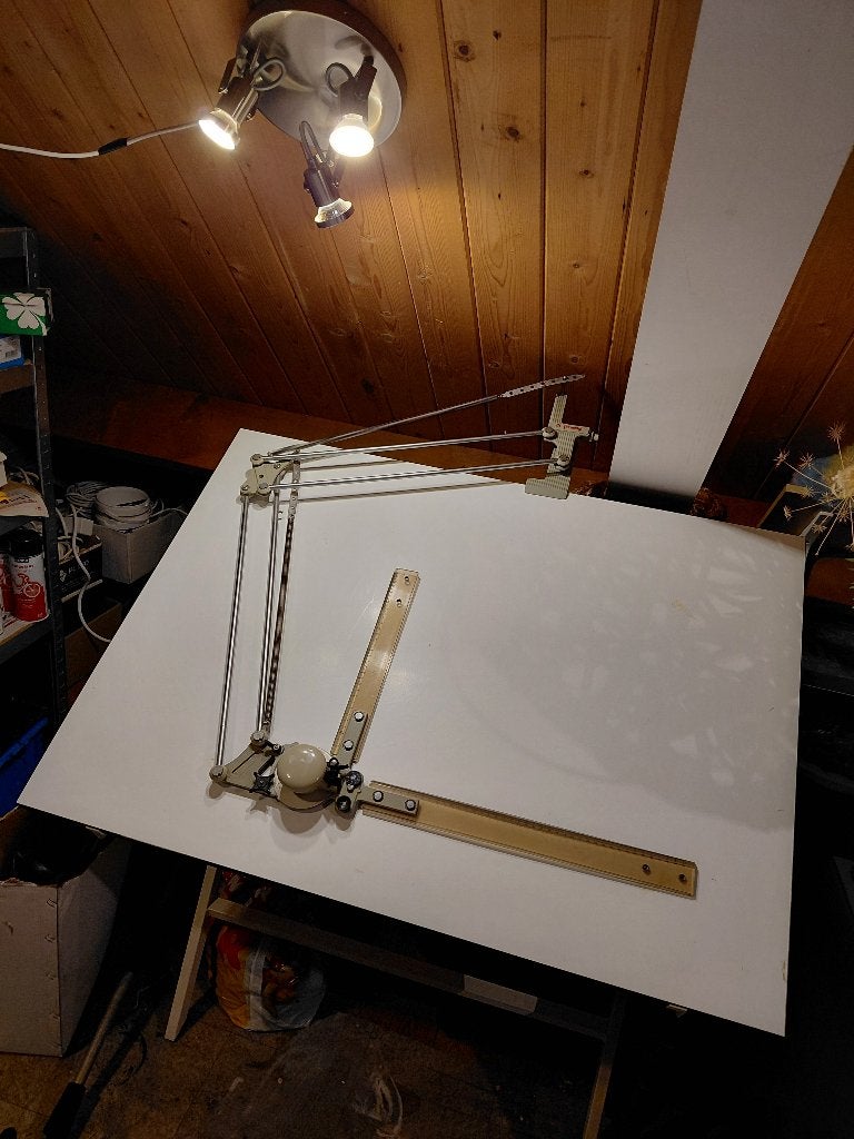 Tekentafel met tekenmachine, Ophalen, Gebruikt, Minder dan 130 cm