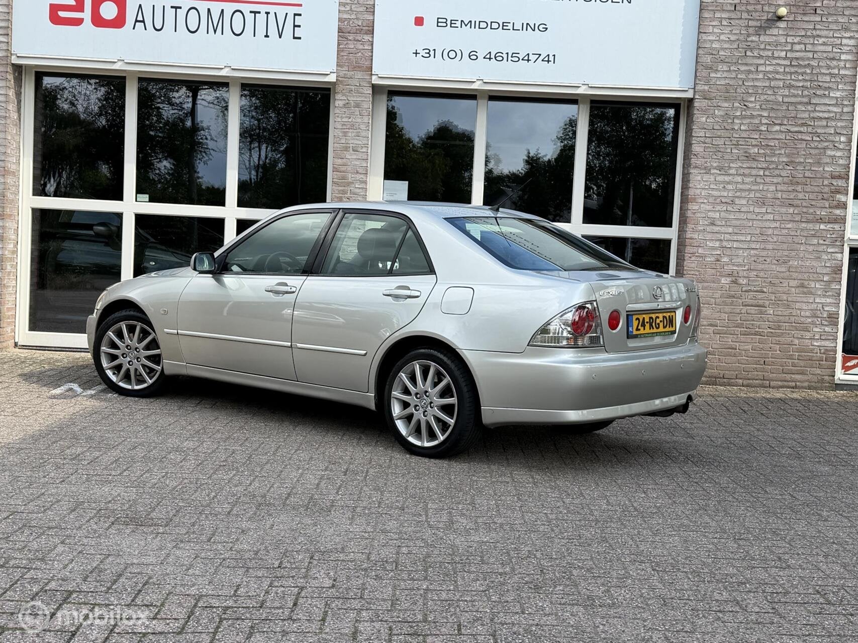 Lexus IS 200 Business Automaat Cruise Weinig kms, Auto's, Gebruikt, 155 pk, Sedan, Zilver of Grijs
