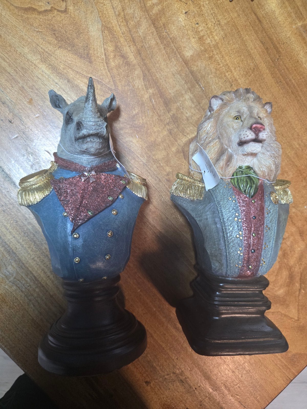 Decoratieve Dieren Buste Beelden - Neushoorn & Leeuw, Meerkleurig, Overige stijlen, Kunststof, Ophalen of Verzenden
