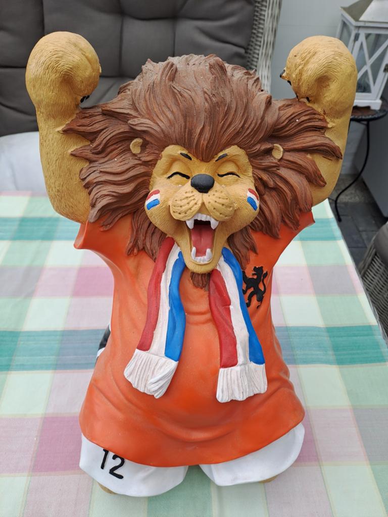 Oranje spullen, Ophalen, Zo goed als nieuw, Dier