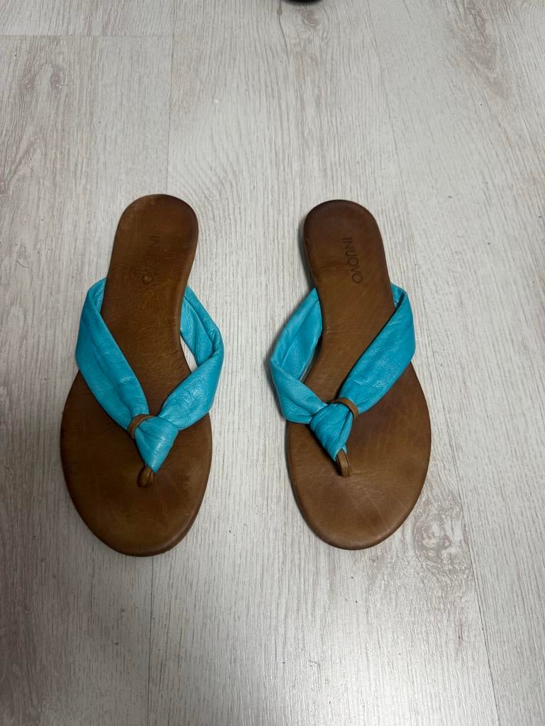 Inuovo leren slippers maat 39, Kleding | Dames, Schoenen, Slippers, Blauw, Ophalen of Verzenden, Zo goed als nieuw