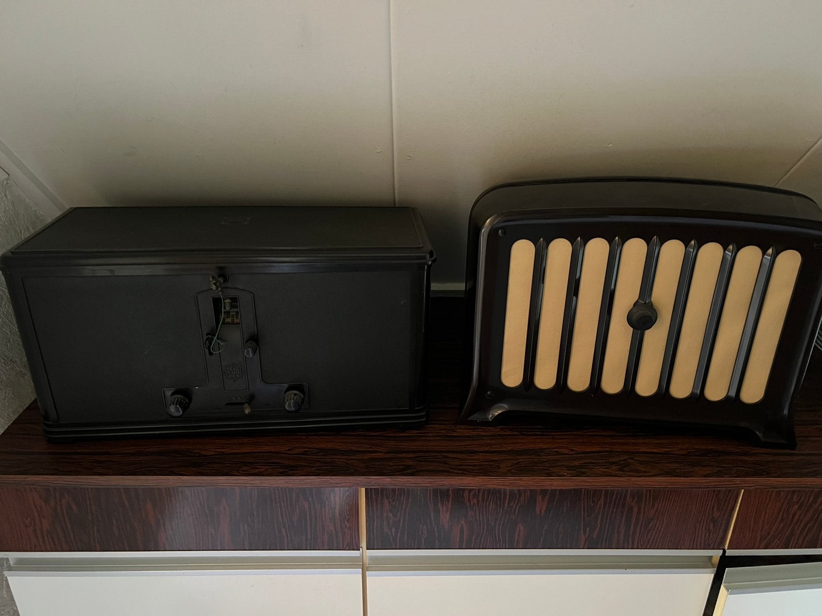 Antieke radio met luidspreker ( telefunken), Ophalen