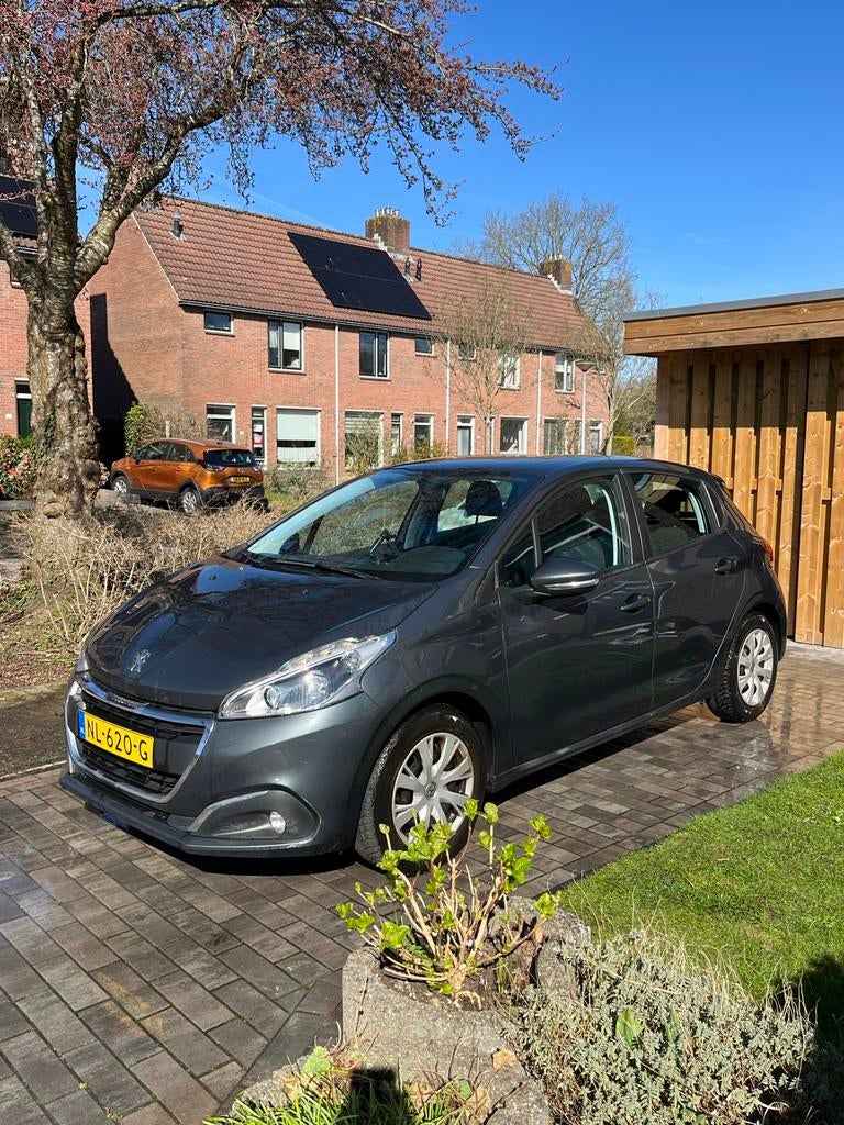 Peugeot 208 1.2 VTI 60KW/82PK 5-D 2017 Grijs, Voorwielaandrijving, 31 €/maand, 23 km/l, Origineel Nederlands
