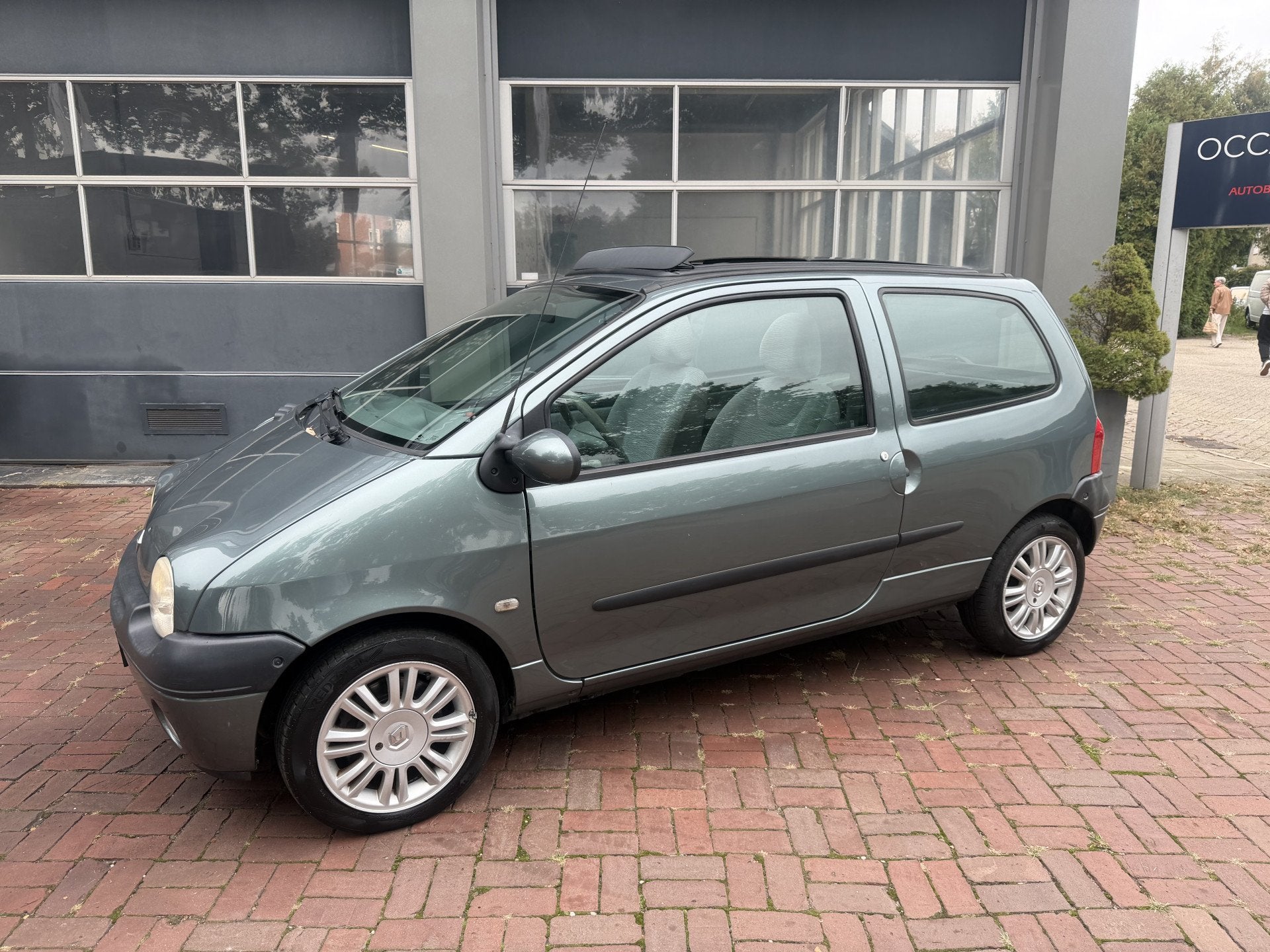 Renault Twingo 1.2 Authentique Schuifdak,Airco,Cv,Radio/cd,T, Auto's, Voorwielaandrijving, Dealer onderhouden, 4 cilinders, Origineel Nederlands