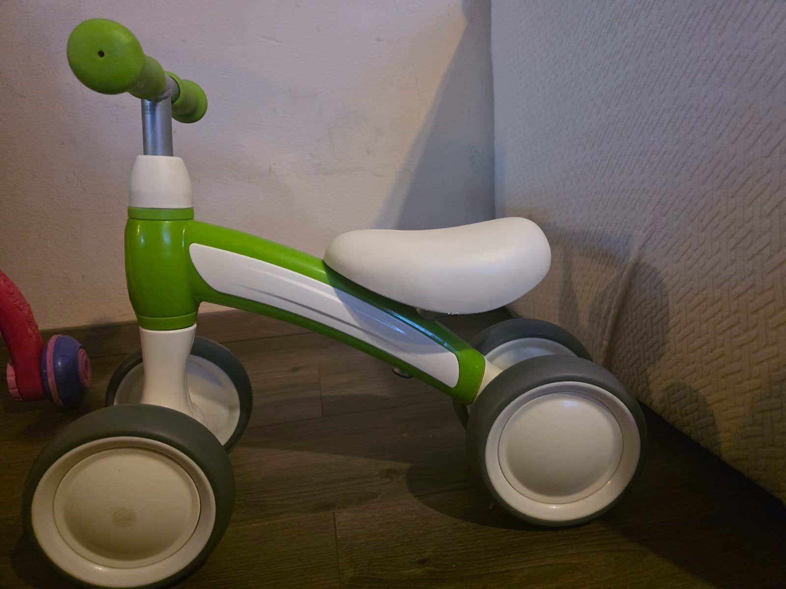 QPlay Cutey Ride On Loopfiets - Groen (1-3 jaar), Ophalen, Gebruikt, Minder dan 16 inch