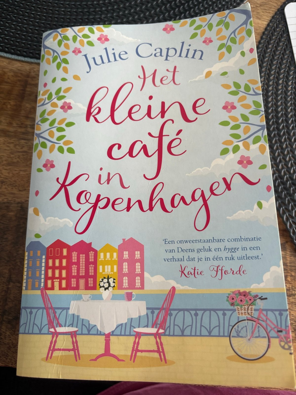 Het kleine café in Kopenhagen - Julie Caplin, Boeken, Ophalen of Verzenden, Zo goed als nieuw
