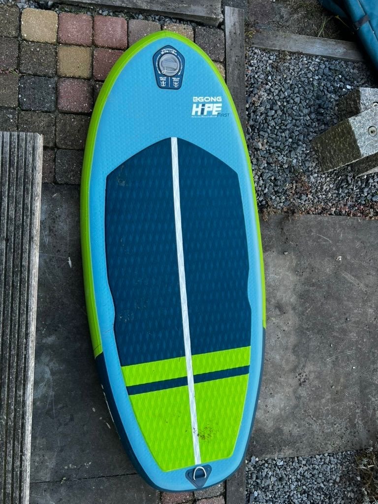 GONG Wingfoilboard HIPE First 95L - Zo goed als nieuw, Watersport en Boten, Met draagtas, Zo goed als nieuw, Plank, Ophalen
