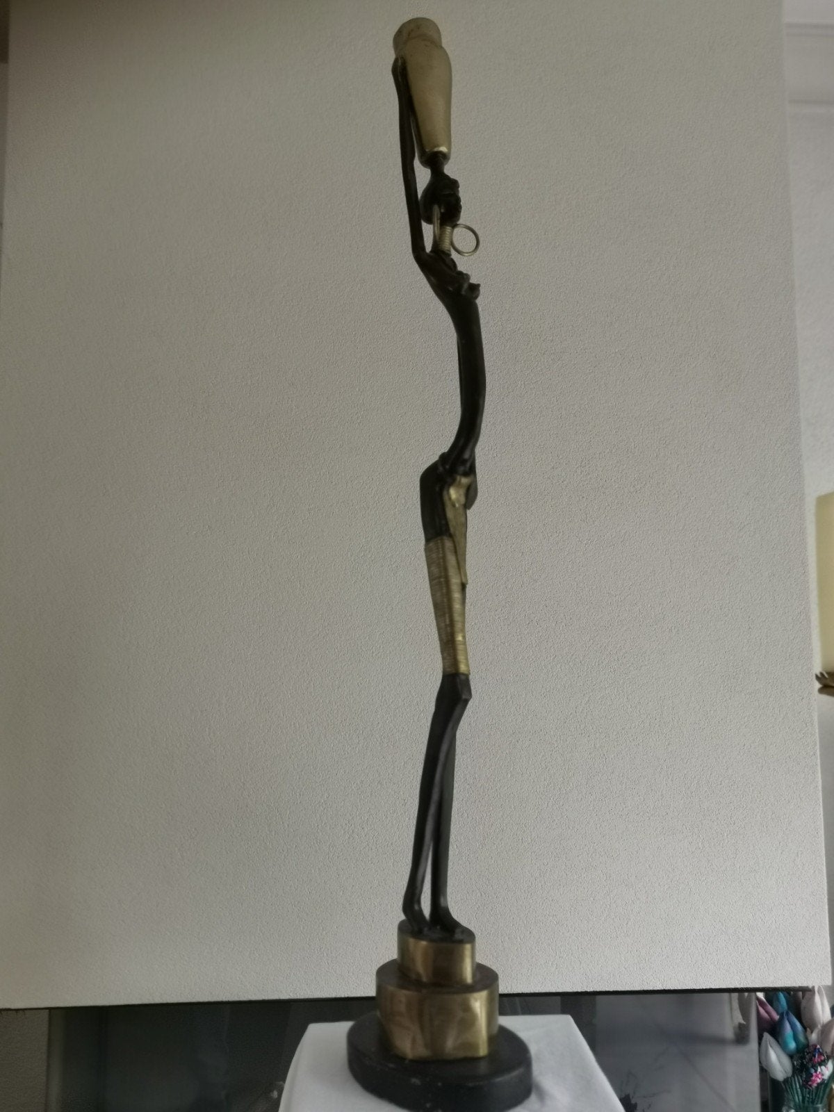 bronzen dame, Ophalen