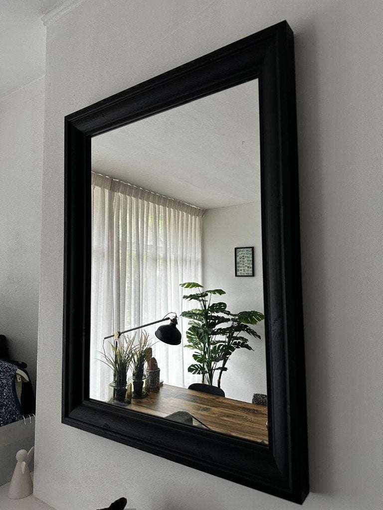 IKEA spiegel hout zwart (TOFTBYN), 85x65cm, Huis en Inrichting, Woonaccessoires | Spiegels, Ophalen, Zo goed als nieuw, 75 tot 100 cm