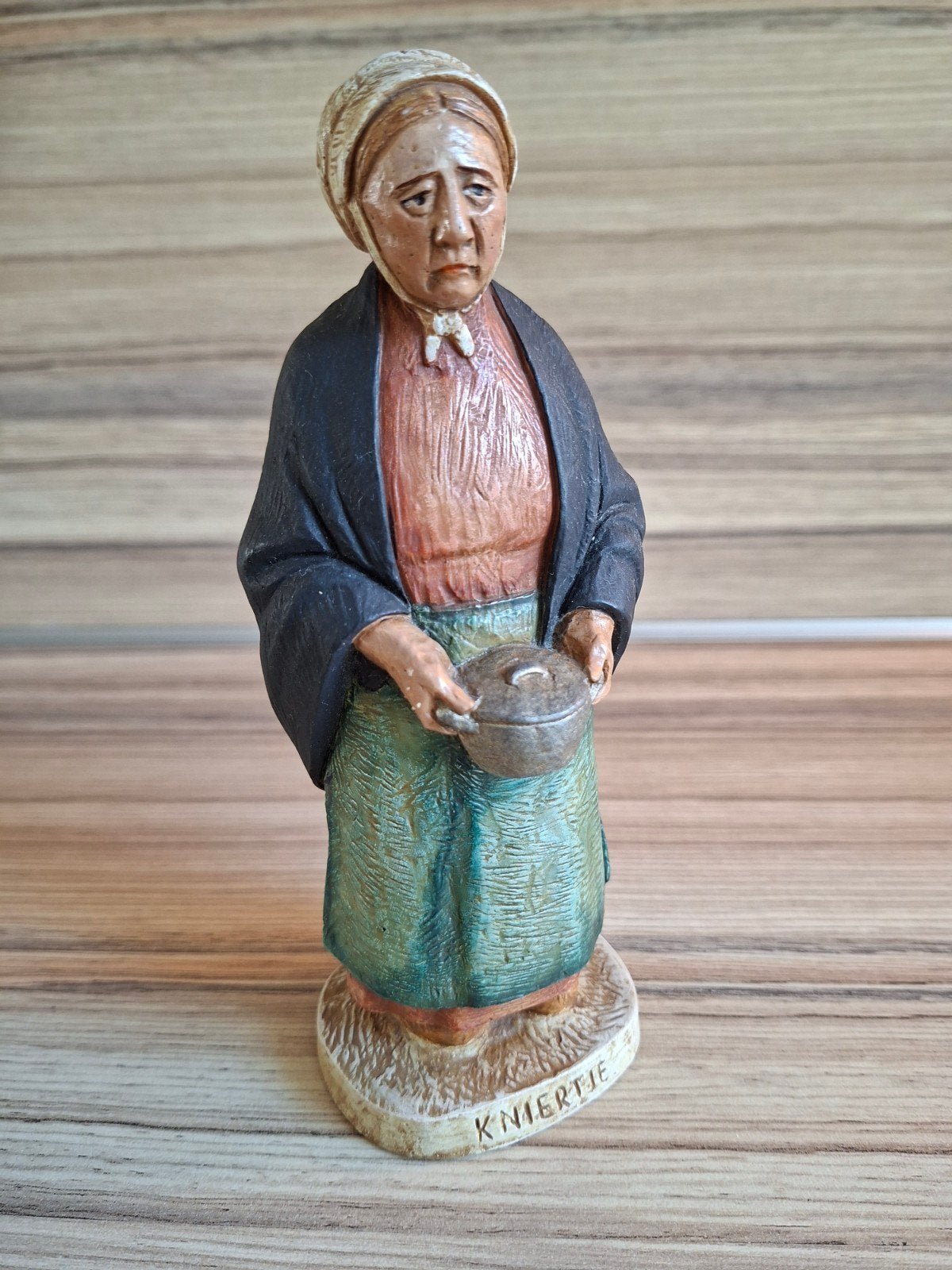 Beeldje van Kniertje, Verzamelen, Ophalen of Verzenden, Zo goed als nieuw, Mens
