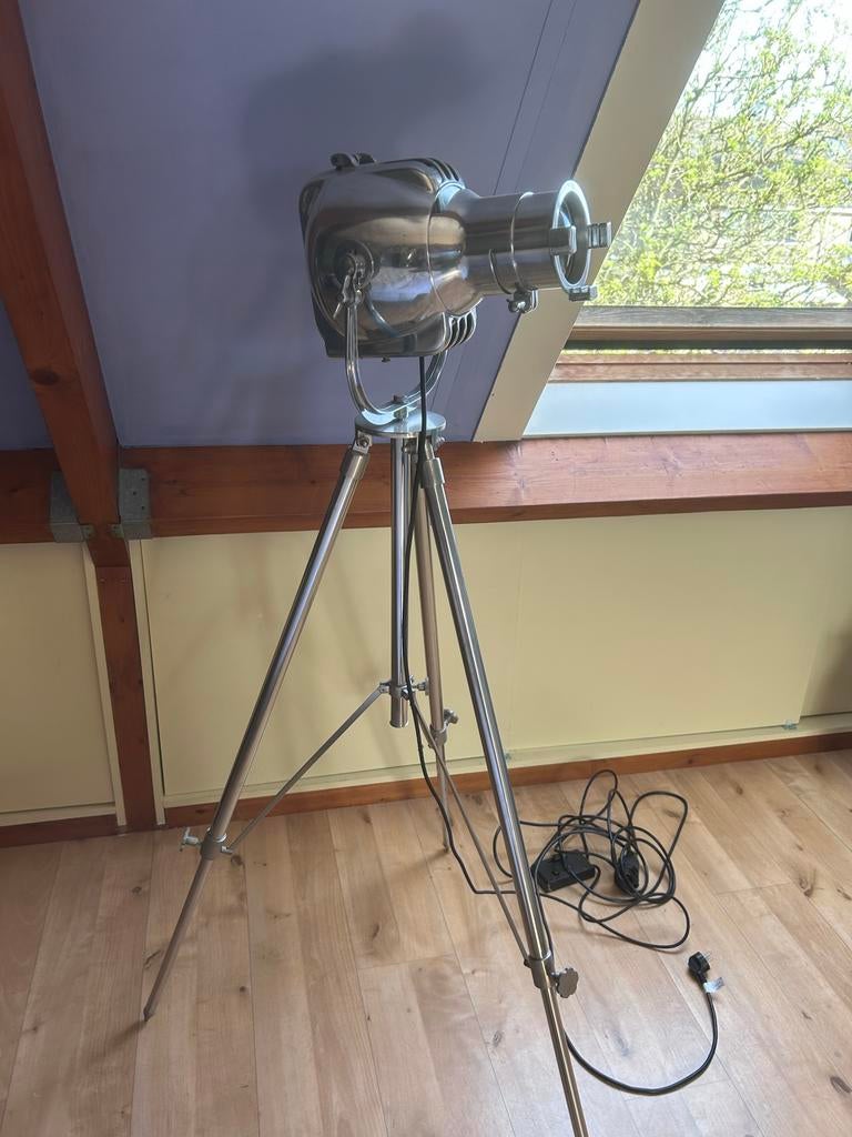 Strand Electric theaterspot op statief, Antiek en Kunst, Antiek | Lampen, Ophalen